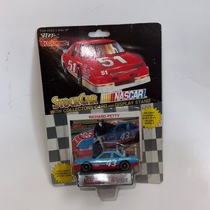 NASCAR racing champions Richard Petty #43 die cast StockCar with collectors card
